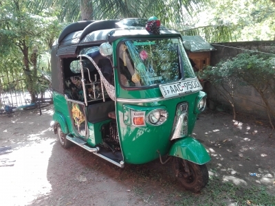 Bajaj 4 Strock Three Wheeler