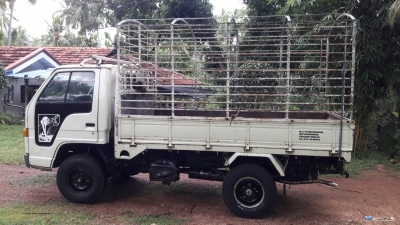 Isuzu Elf Lorry 1987