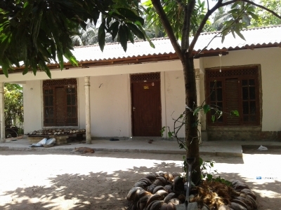 Land with House for Sale In Wariyapola
