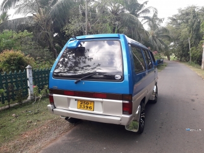 Nissan Largo 1992