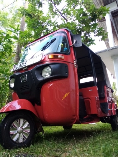 Bajaj 4 Strock Three Wheeler