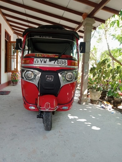 Bajaj 4 Strock Three Wheeler