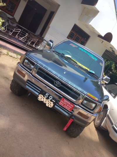 . Toyota Hilux Double Cab