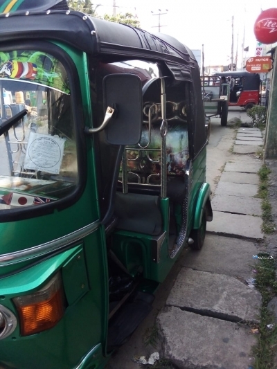 Bajaj 4 Strock Three Wheeler