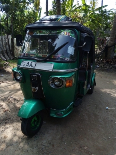 Bajaj 4 Strock Three Wheeler