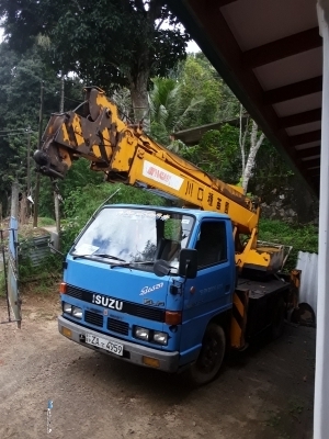 Isuzu Boom Truck