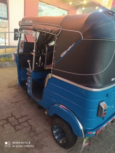 Bajaj Three Wheel 2011