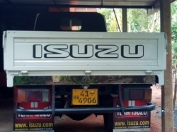 Isuzu NKR 1986