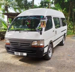 Toyota Dolphin Super GL 2012