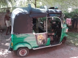 Bajaj 4 Strock Three Wheeler