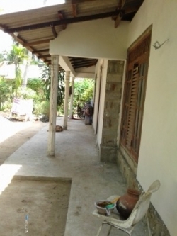 Land with House for Sale In Wariyapola