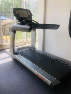 Treadmill - Life Fitness Machine
