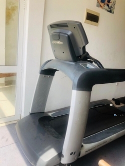 Treadmill - Life Fitness Machine