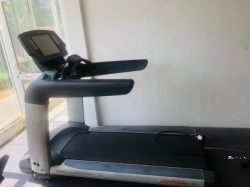 Treadmill - Life Fitness Machine