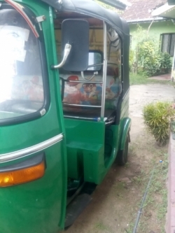 Bajaj 2 Stroke Three Wheeler