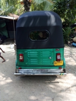 Bajaj 4 Strock Three Wheeler