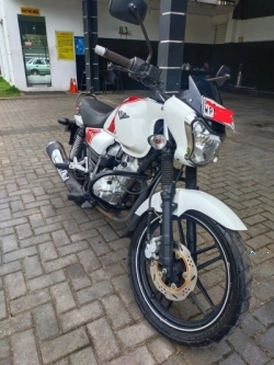 Bajaj V15 2016